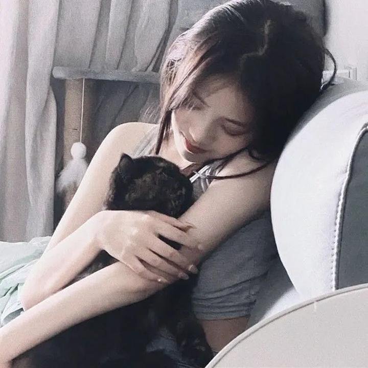 滑板女孩